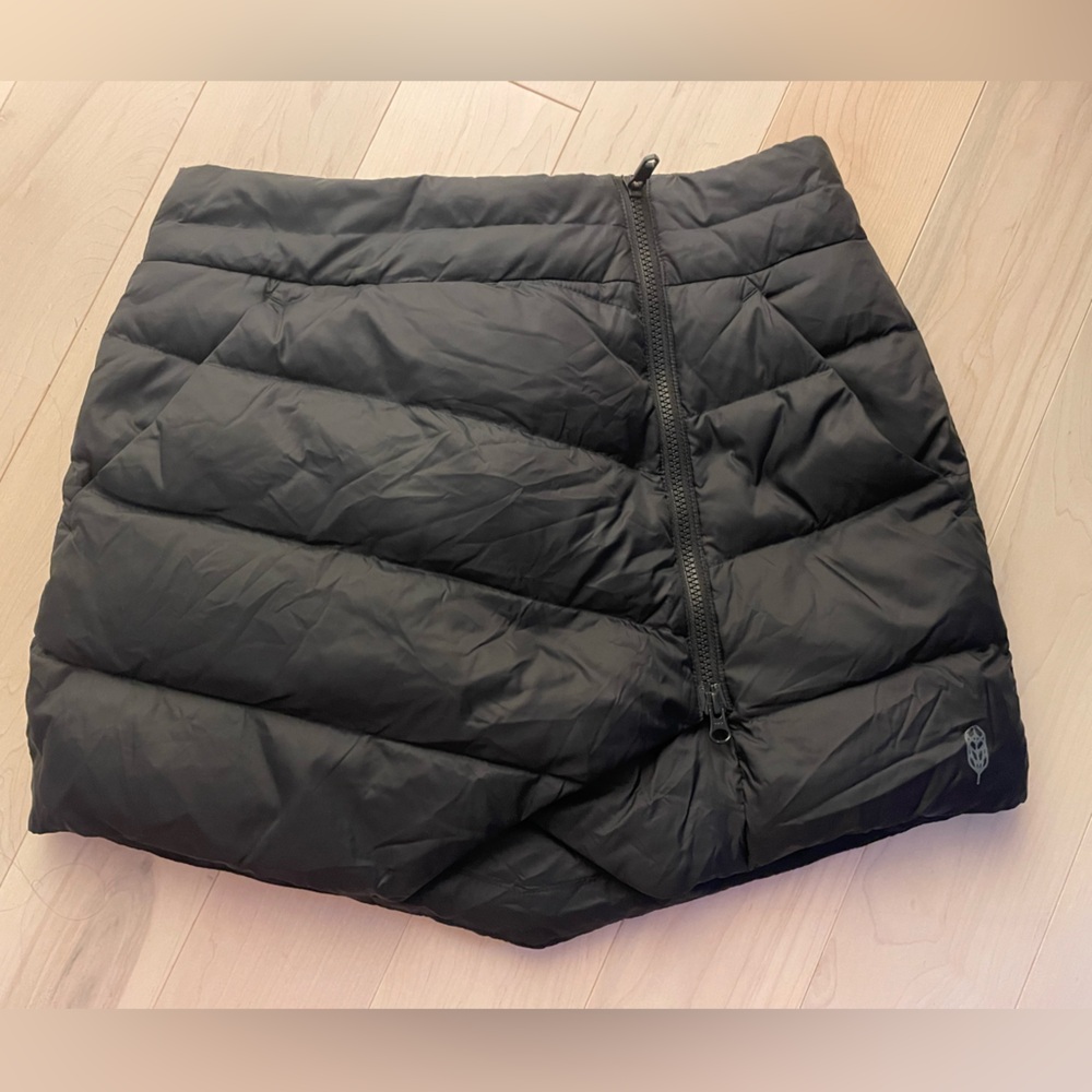 Mint condition, warm, wrap style Indyeva insulated skirt.